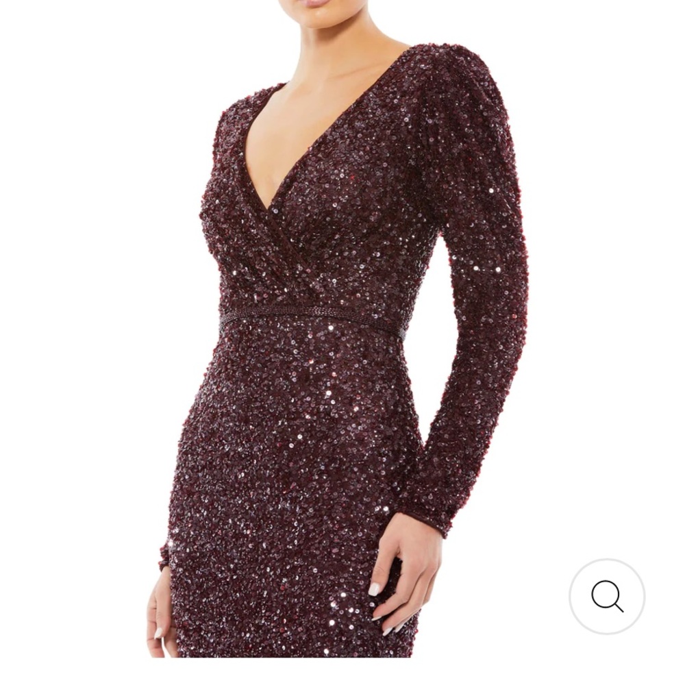 Mac Duggal PUFF SHOULDER SEQUINED SURPLICE GOWN
$498 Retail Size 8 NWT